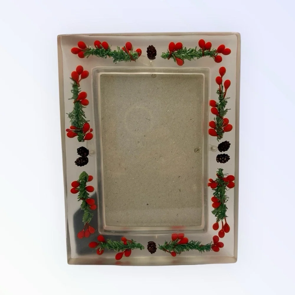 BIG SKY CARVERS 4X6 FRAME GLASS CHRISTMAS HOLLY AND‎ PINE CONES